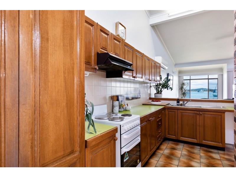 15 Marks Parade, Marks Point NSW 2280