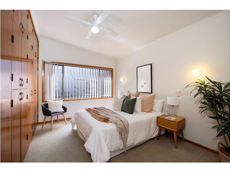 15 Marks Parade, Marks Point NSW 2280