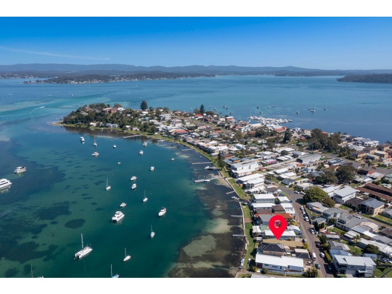 15 Marks Parade, Marks Point NSW 2280