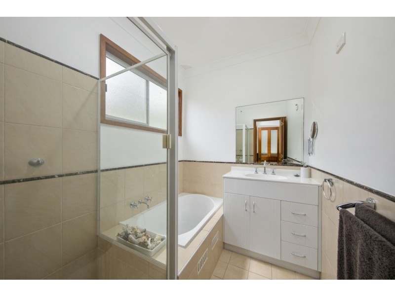 60 Alhambra Avenue, Macquarie Hills NSW 2285