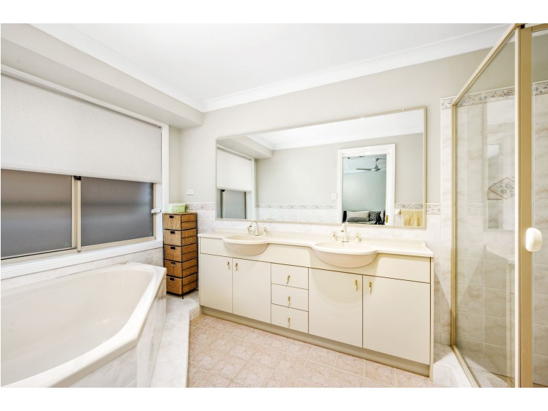 17 Pebble Beach Court, Belmont NSW 2280