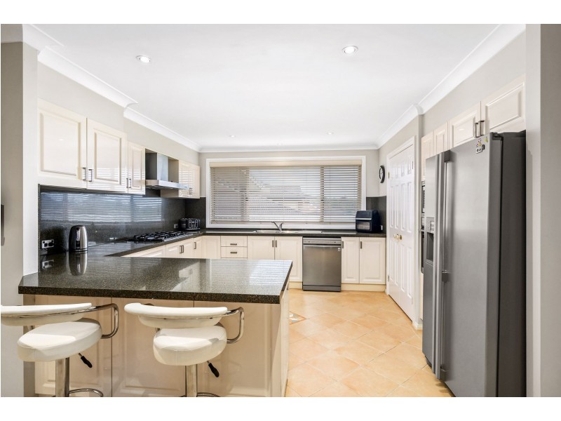 17 Pebble Beach Court, Belmont NSW 2280