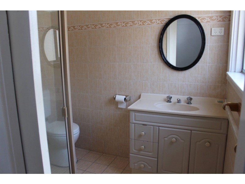 33 Robb Street, Belmont NSW 2280