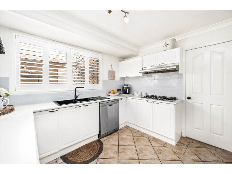 38 Green Point Drive, Belmont NSW 2280