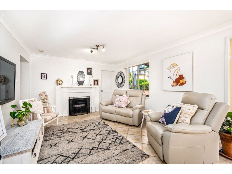 38 Green Point Drive, Belmont NSW 2280