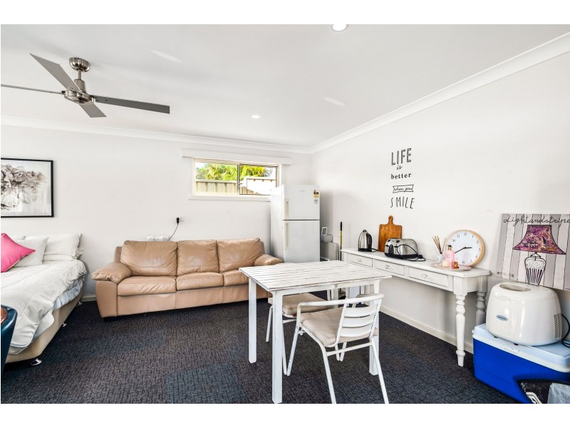 38 Green Point Drive, Belmont NSW 2280
