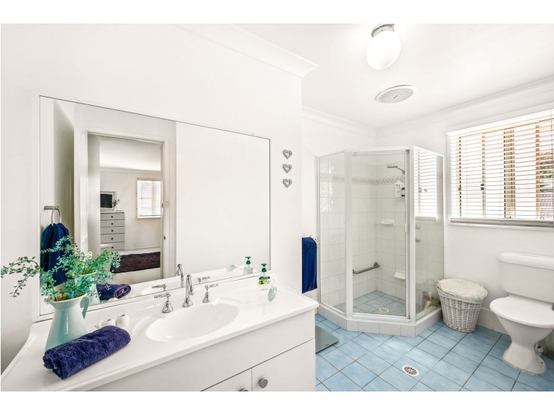 38 Green Point Drive, Belmont NSW 2280