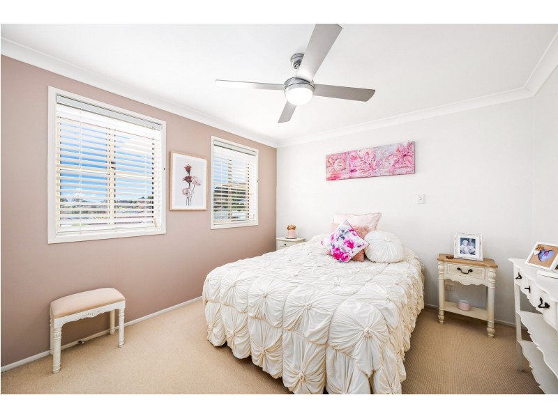 38 Green Point Drive, Belmont NSW 2280
