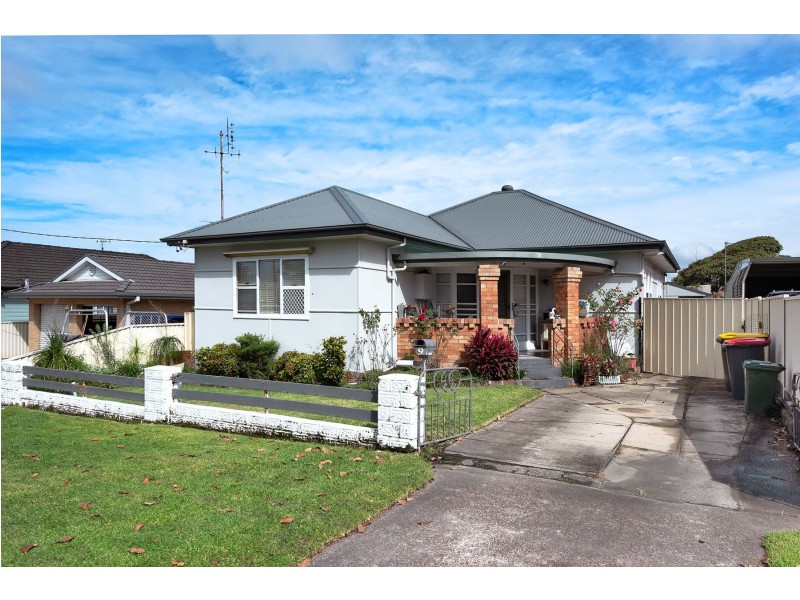9 Henry Street, Belmont NSW 2280