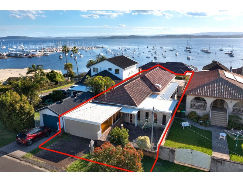 33 Walter Street, Belmont NSW 2280