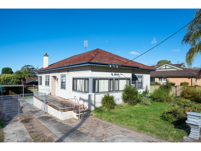 12 Hall Street, Belmont NSW 2280