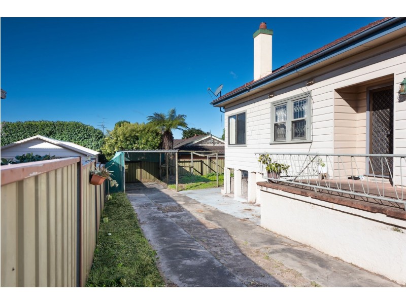 12 Hall Street, Belmont NSW 2280