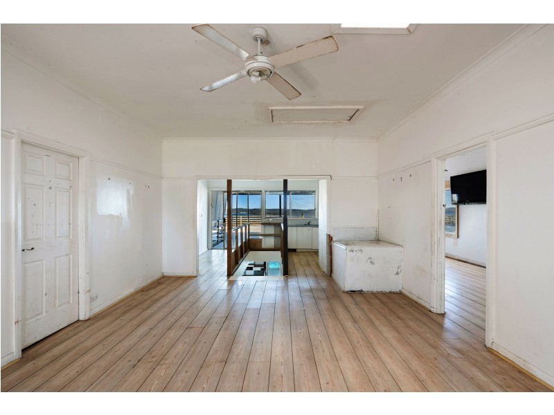 180 Marks Point Road, Marks Point NSW 2280