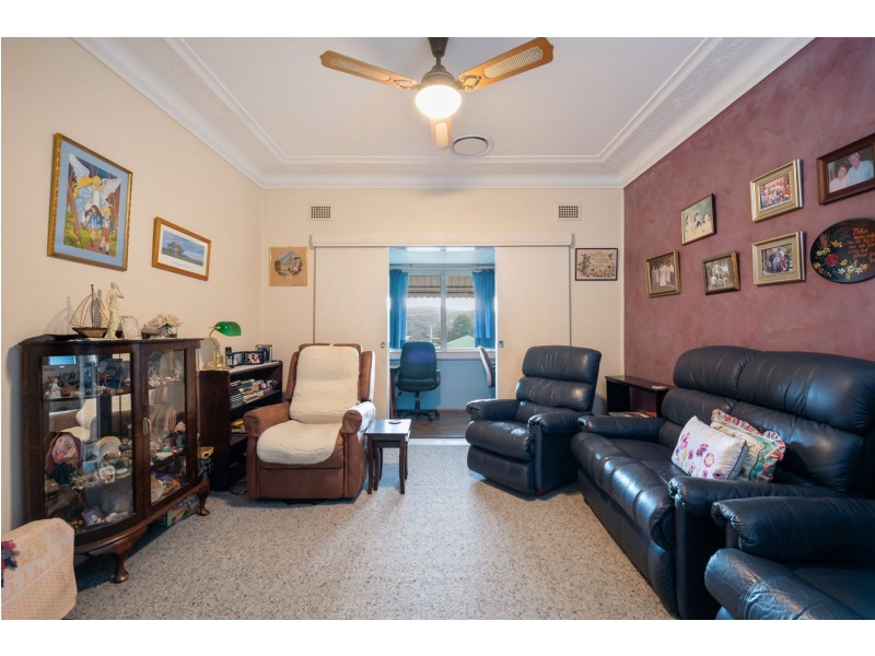 10 John Fisher Road, Belmont North NSW 2280