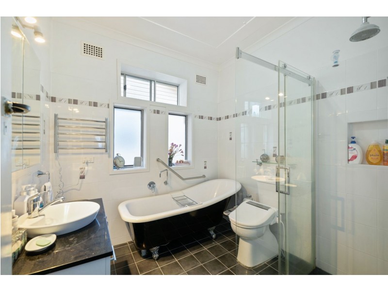 10 John Fisher Road, Belmont North NSW 2280
