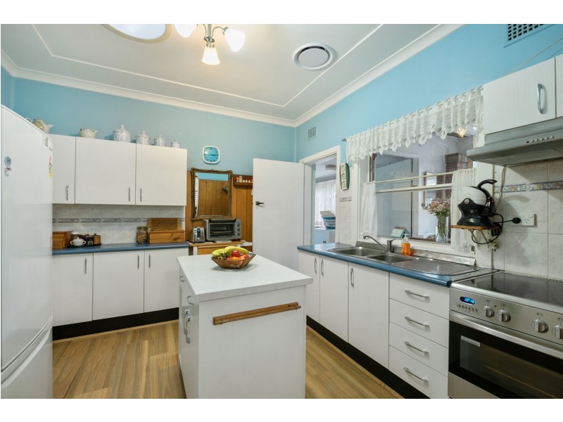 10 John Fisher Road, Belmont North NSW 2280