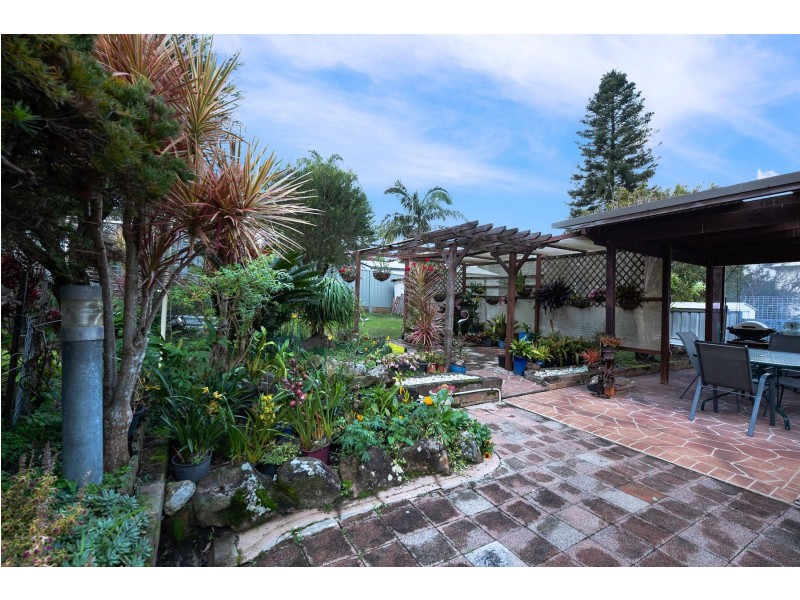 10 John Fisher Road, Belmont North NSW 2280