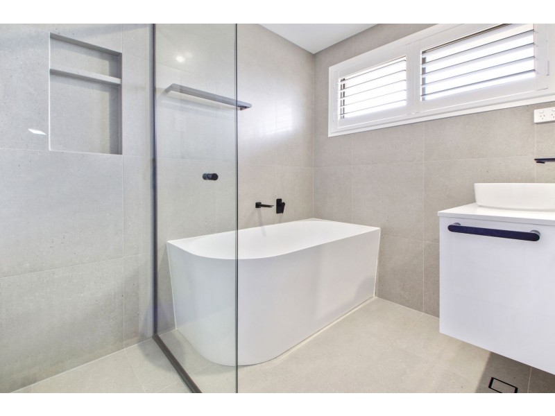 12 Seaview Close, Eleebana NSW 2282