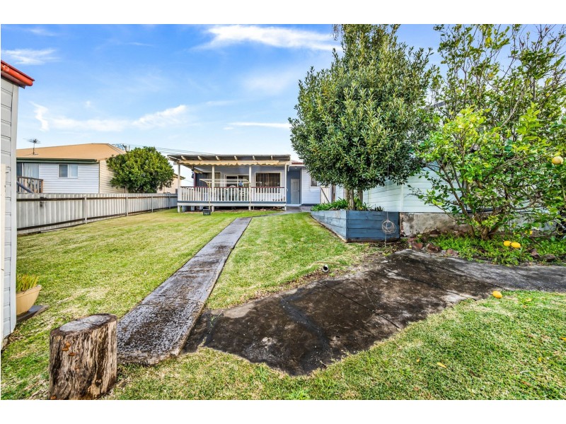 37 Crown Street, Belmont NSW 2280