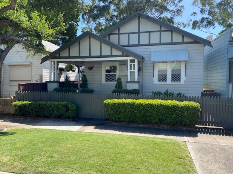 14 Greaves Street, Mayfield East NSW 2304
