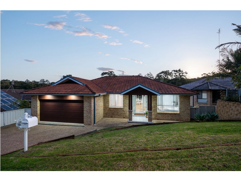 19 Halyard Way, Belmont NSW 2280