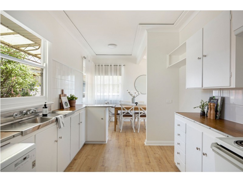 6 Crown Street, Belmont NSW 2280
