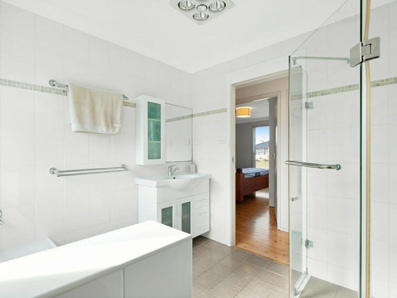 1 Cabbage Tree Palm Crescent, Pelican NSW 2281