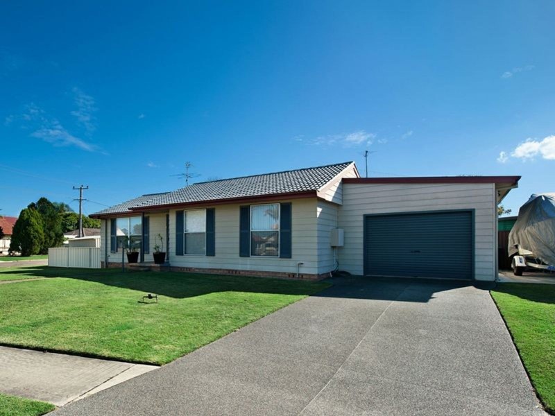 1 Cabbage Tree Palm Crescent, Pelican NSW 2281