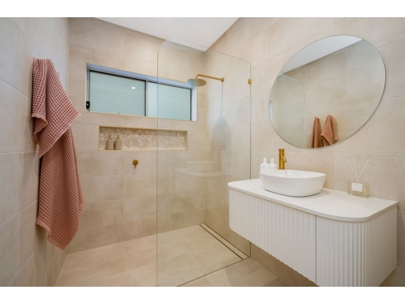 18 Beach Street, Belmont South NSW 2280