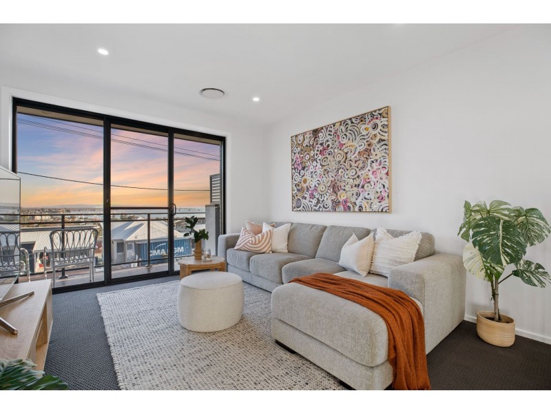 10 Vista Parade, Belmont NSW 2280
