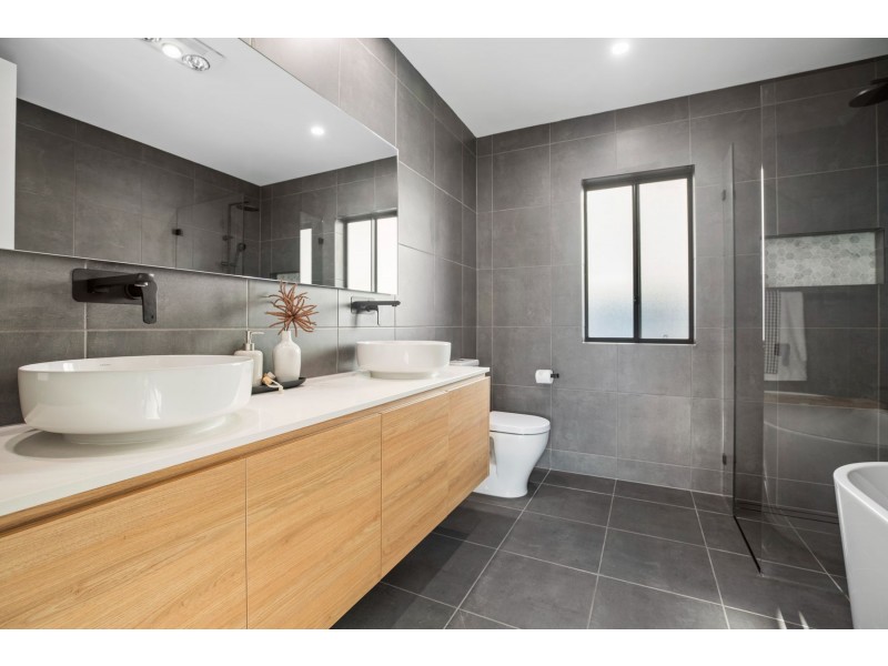 10 Vista Parade, Belmont NSW 2280