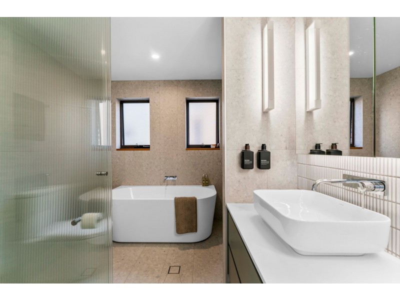 103 Marks Point Road, Marks Point NSW 2280
