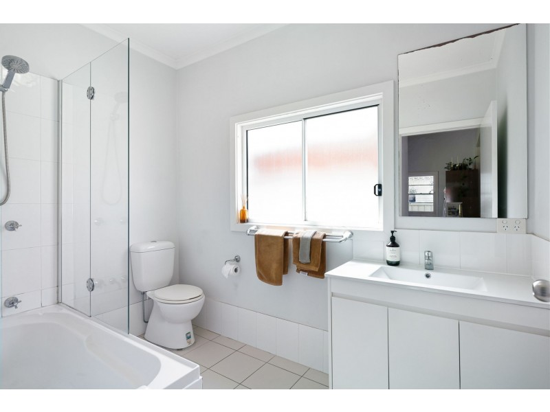 33 Maude Street, Belmont NSW 2280