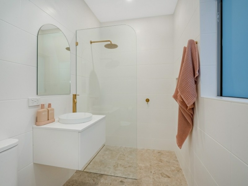 18 Beach Street, Belmont South NSW 2280