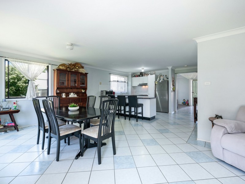 24 Swan Street, Marks Point NSW 2280