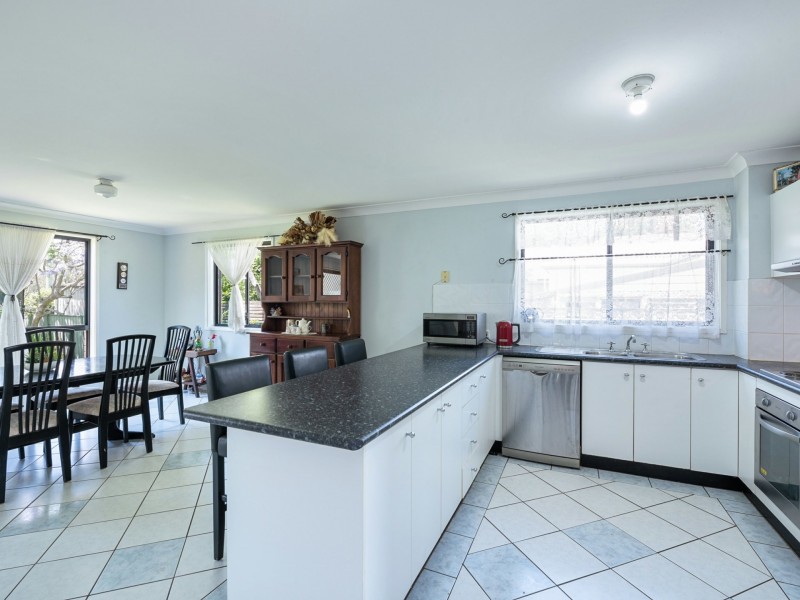 24 Swan Street, Marks Point NSW 2280