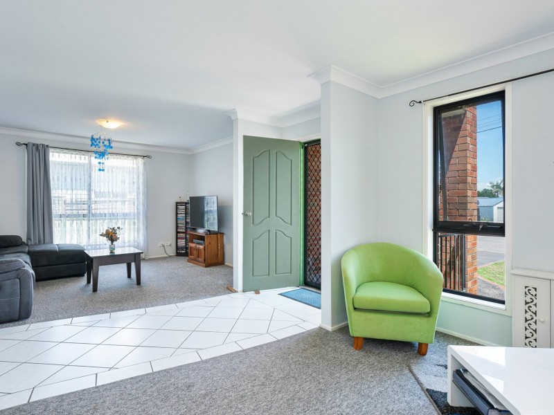 24 Swan Street, Marks Point NSW 2280