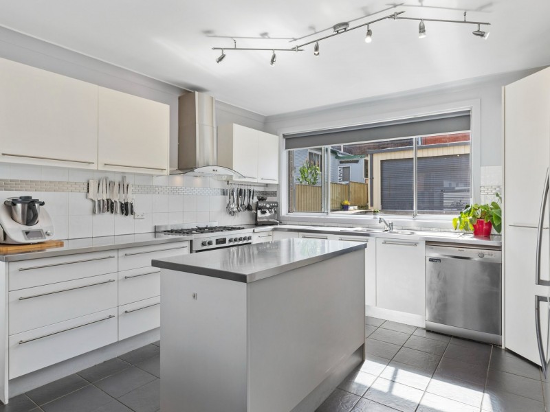 2 Elidge Crescent, Belmont North NSW 2280