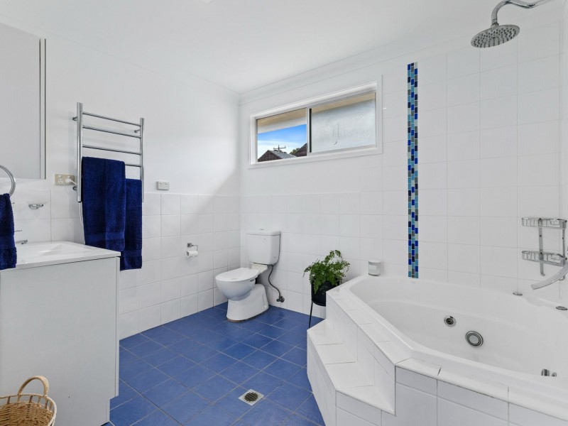 2 Elidge Crescent, Belmont North NSW 2280