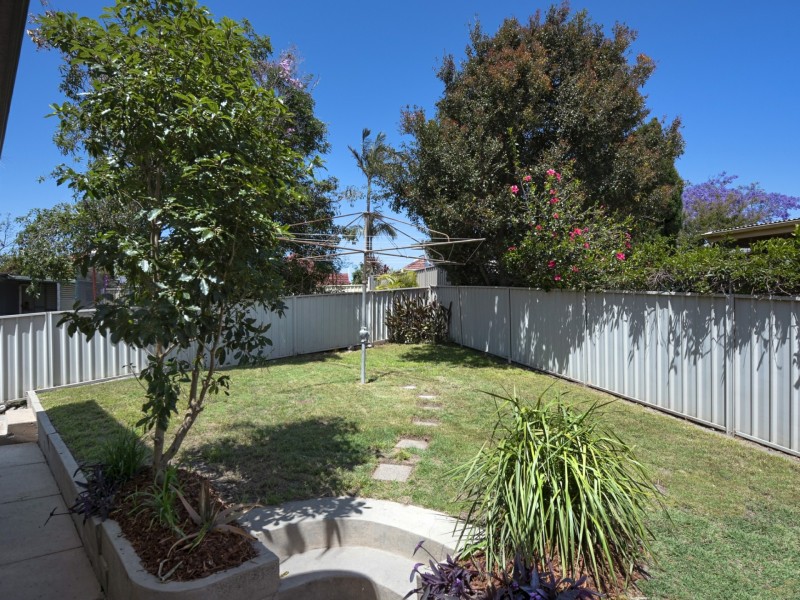 6 Crown Street, Belmont NSW 2280