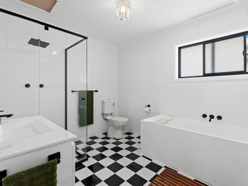 13 Farrington Close, Caves Beach NSW 2281