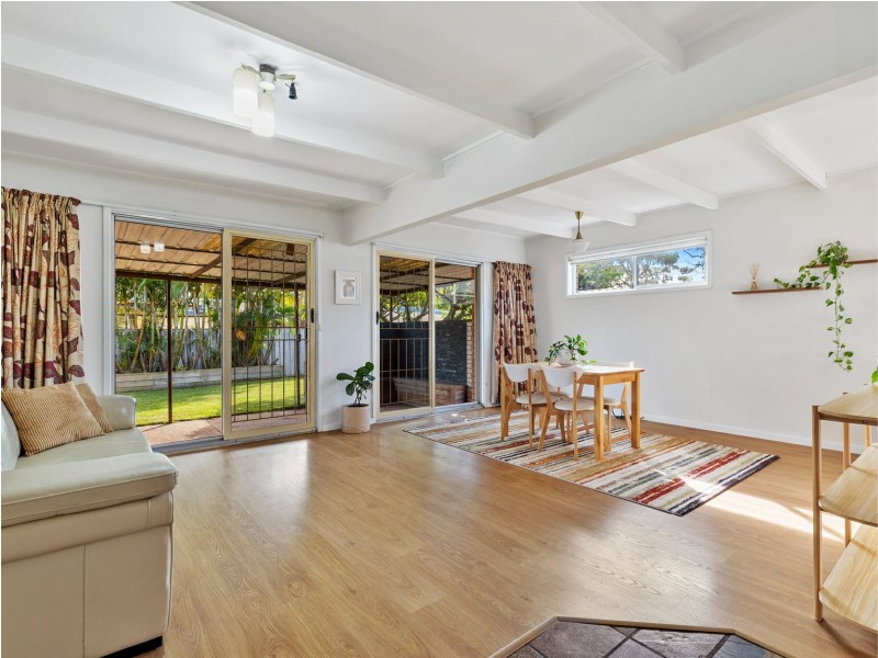 7 Melton Place, Croudace Bay NSW 2280