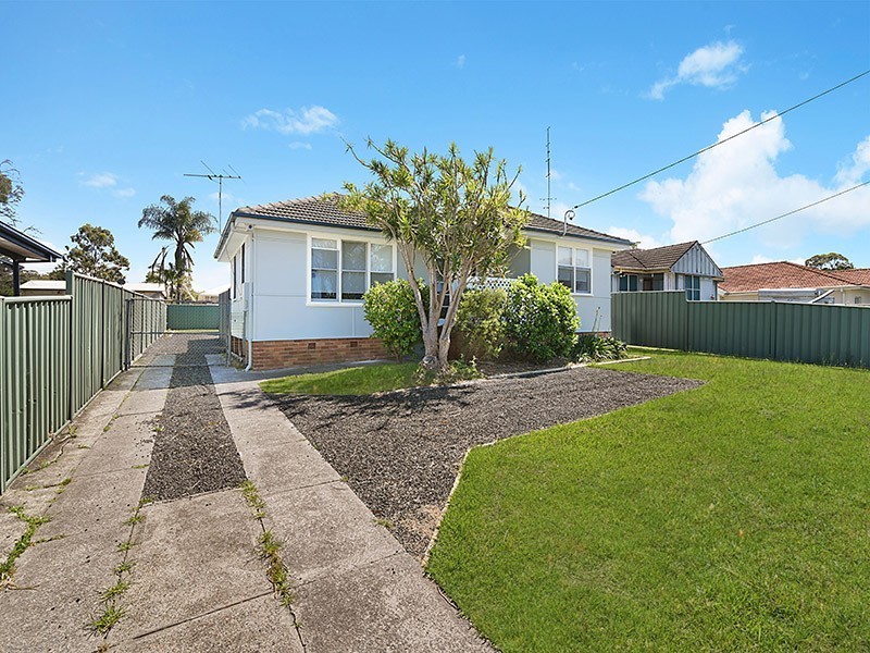 11 Cassia Crescent, Gateshead NSW 2290