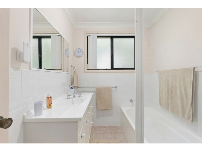 37 Seafarer Close, Belmont NSW 2280