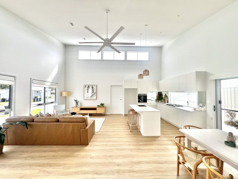 6 Williams Street, Belmont South NSW 2280