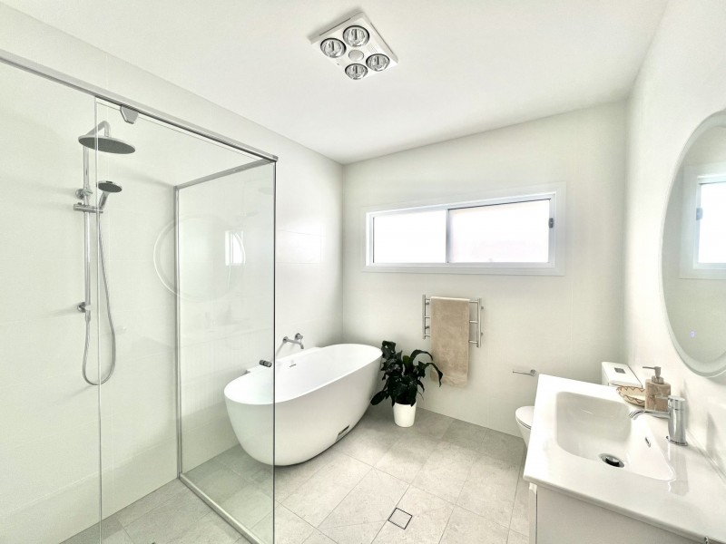 6 Williams Street, Belmont South NSW 2280