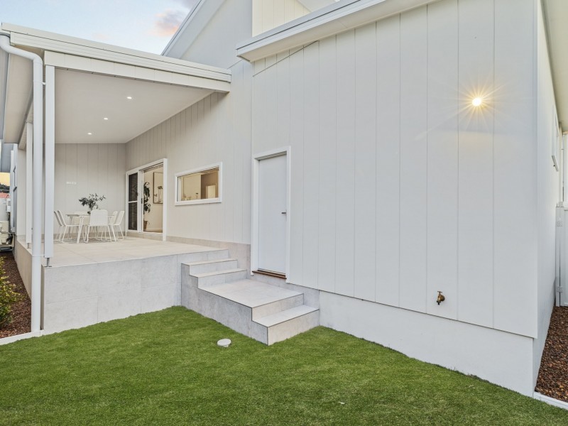 6 Williams Street, Belmont South NSW 2280