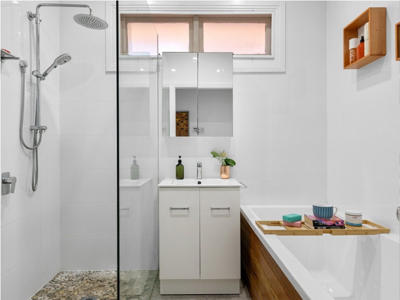 5 Hudson Street, Belmont South NSW 2280