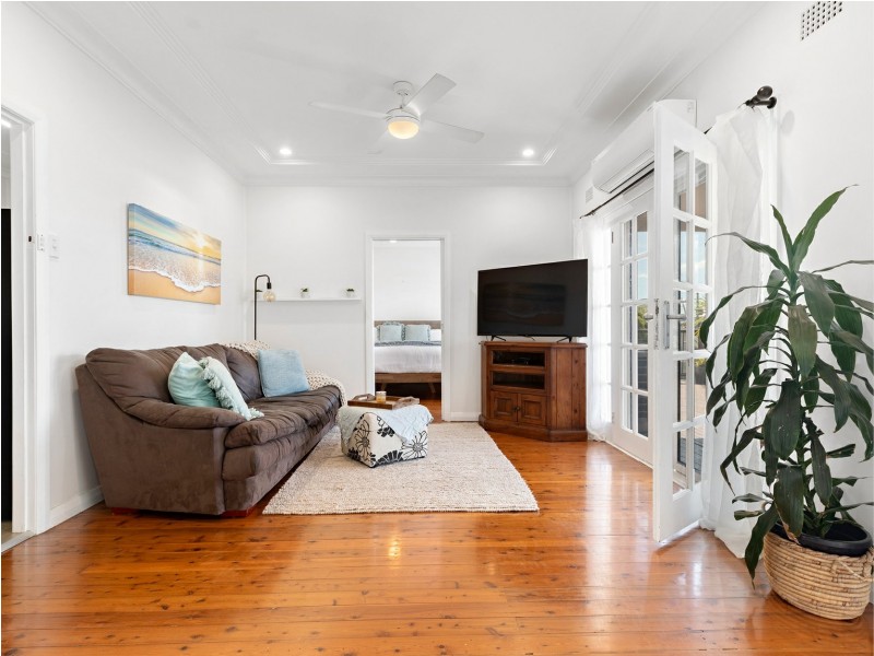 13 Thompson Street, Belmont South NSW 2280