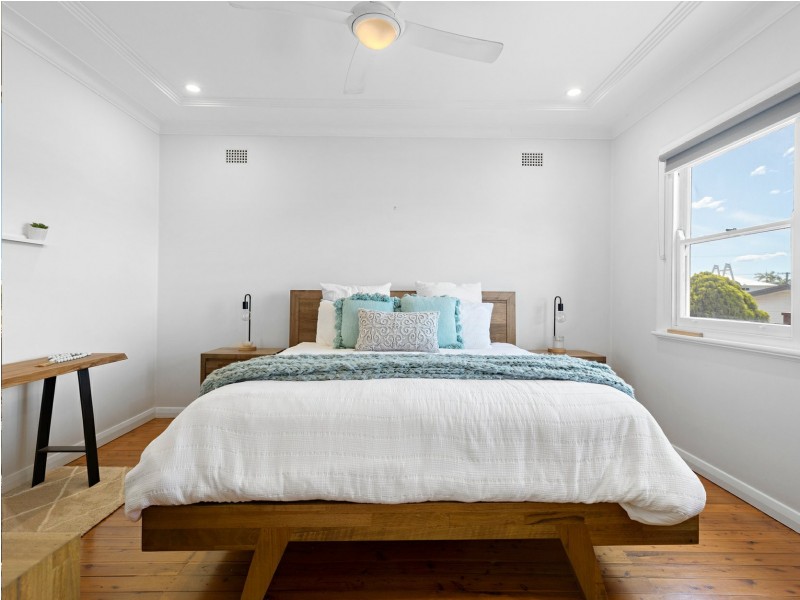 13 Thompson Street, Belmont South NSW 2280